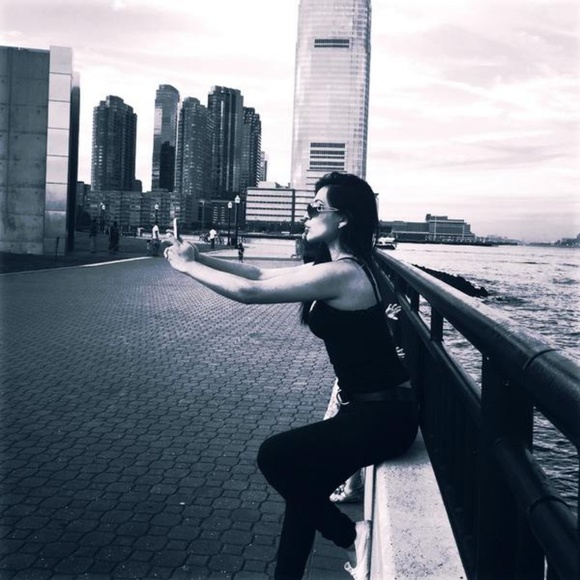 Meet your Posher, Claudia - Picture 1 of 1